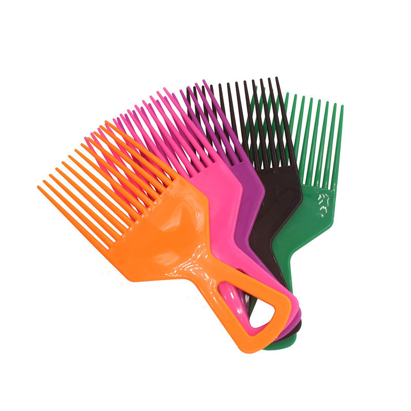 Pour les cheveux gras, choisissez de grandes brosses et peignes