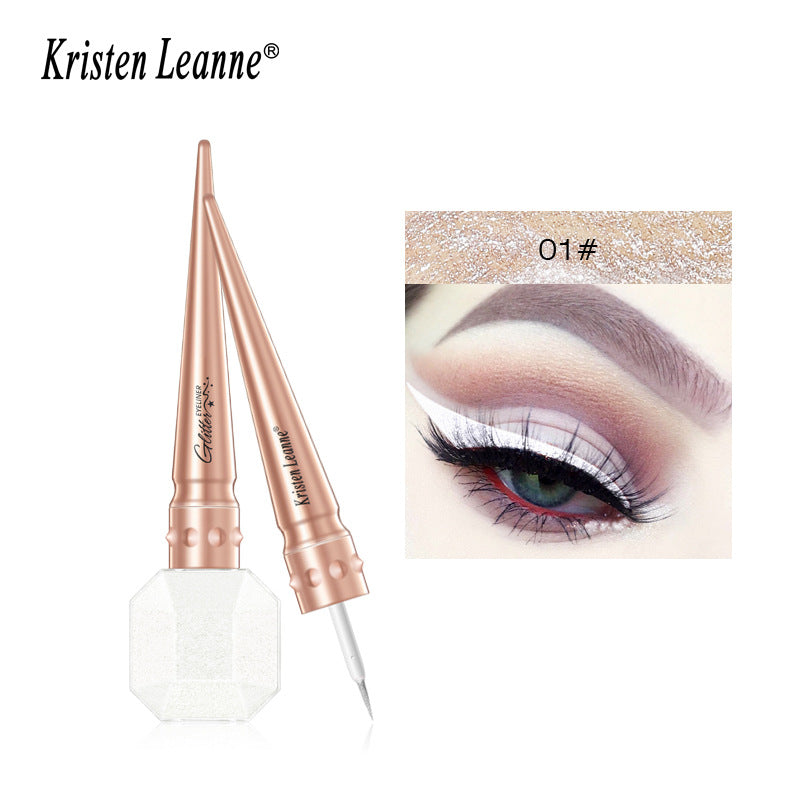 Eyeliner nacré couleur diamant brisé brillant