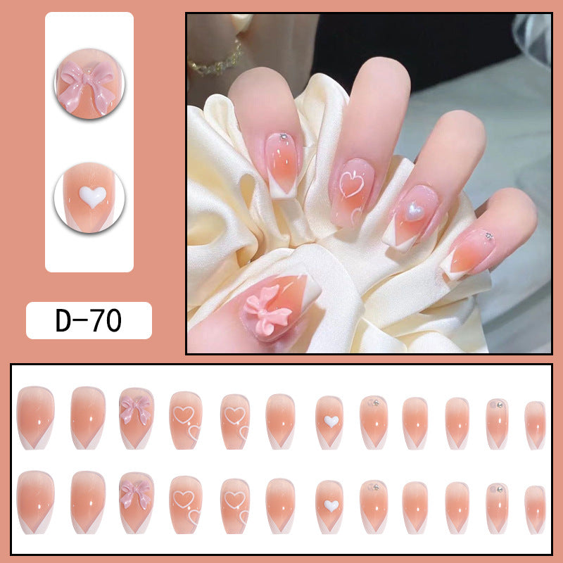 Porter une manucure à pointe Pure Desire Hot Nail Art