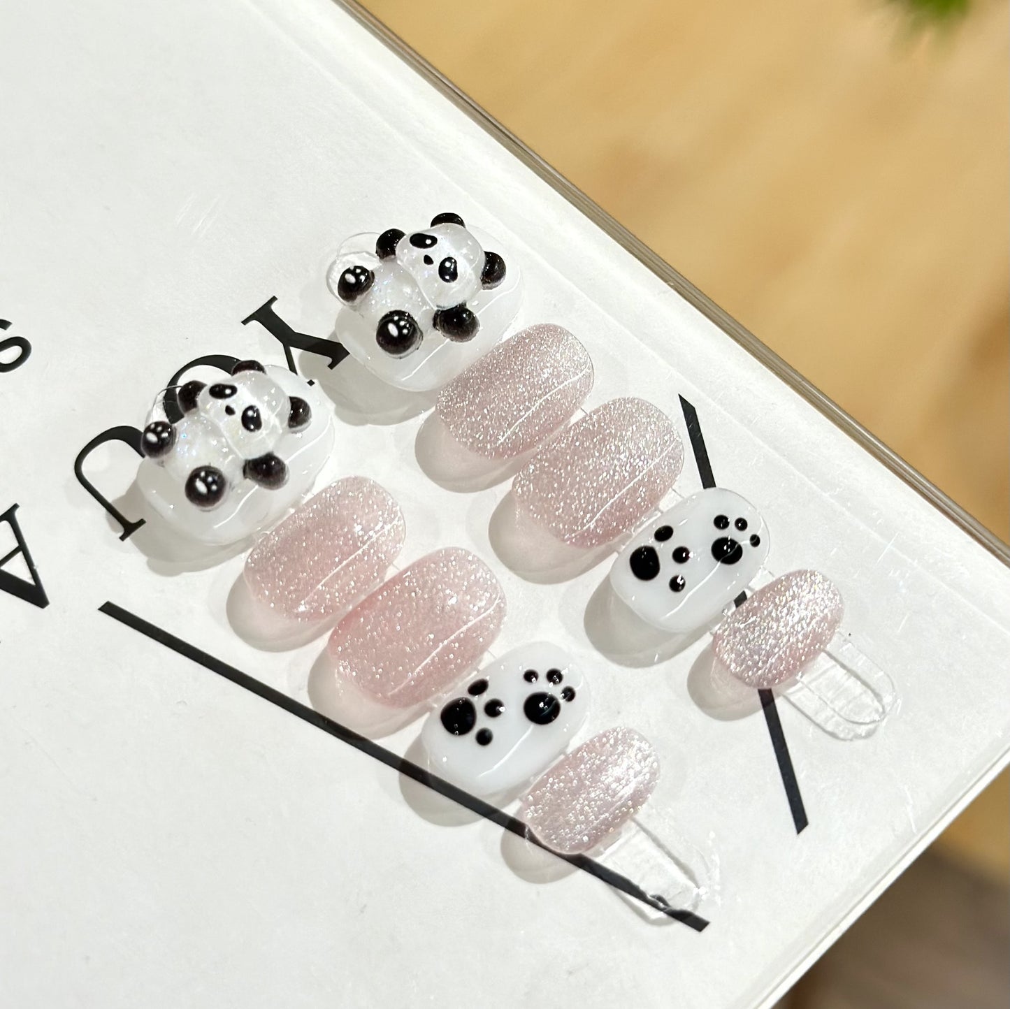 Autocollants pour ongles mignons en forme de panda tridimensionnel pour chat court d'été de haute qualité