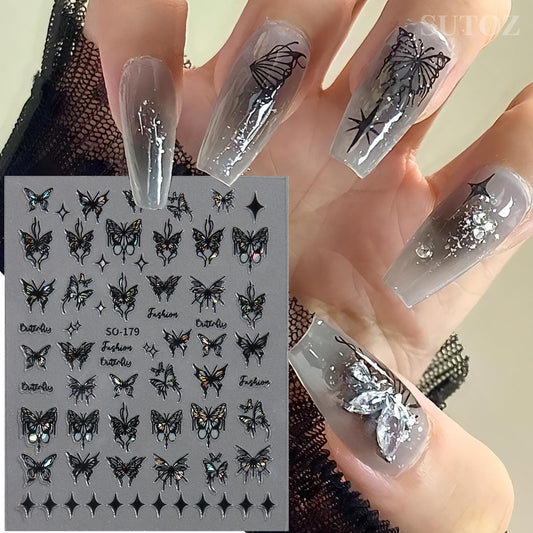 Nail art cool avec papillon en coquillage noir et blanc