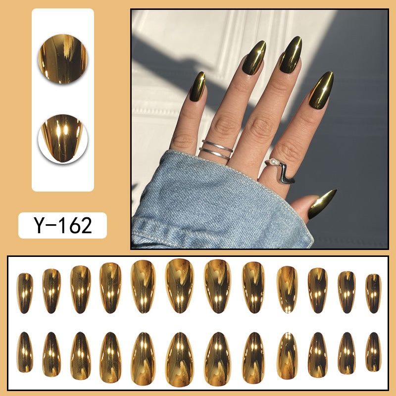 Faux ongles courts Wear Armor Nail Art