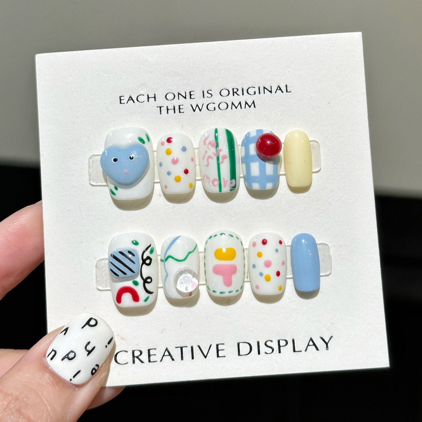 Manucure faite à la main, nail art mignon de haute qualité