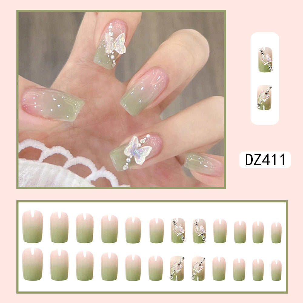 Nail Art avec patch de fleurs étoilées mi-longues