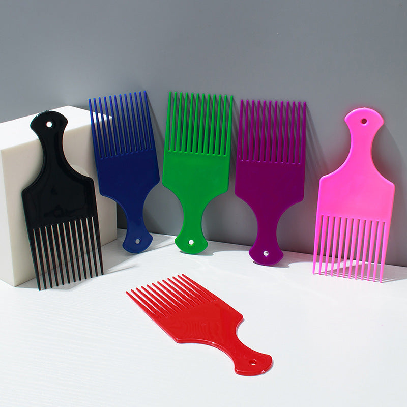 Pour les cheveux gras, choisissez de grandes brosses et peignes