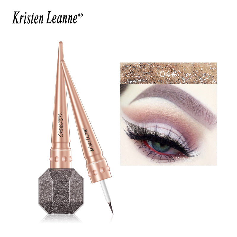 Eyeliner nacré couleur diamant brisé brillant