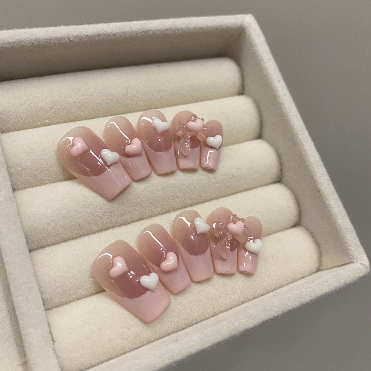 Autocollants pour ongles en forme de cœur et de nœud papillon en stéréo vidéo