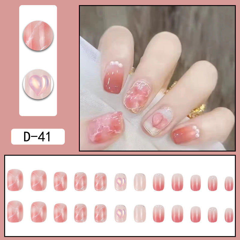 Porter une manucure à pointe Pure Desire Hot Nail Art