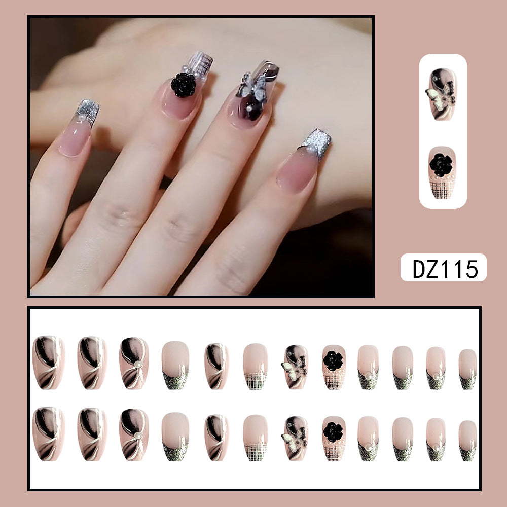 Nail Art avec patch de fleurs étoilées mi-longues