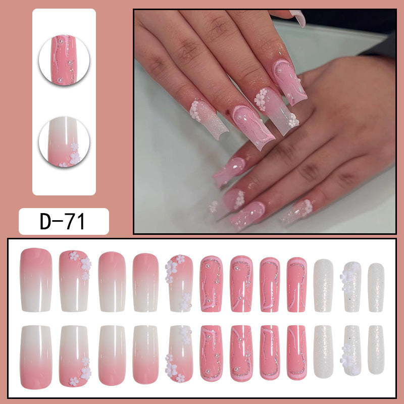 Porter une manucure à pointe Pure Desire Hot Nail Art