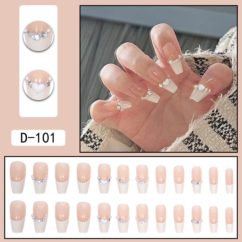 Porter une manucure à pointe Pure Desire Hot Nail Art