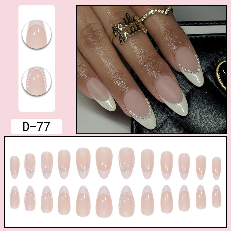 Porter une manucure à pointe Pure Desire Hot Nail Art