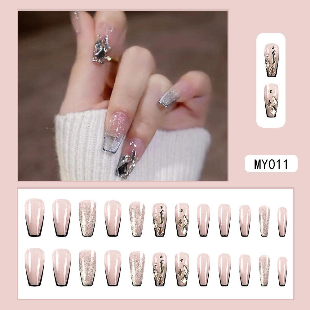 Nail Art avec patch de fleurs étoilées mi-longues