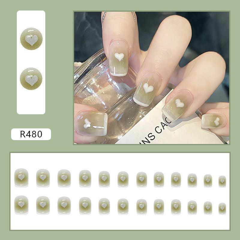 Finitions rigoureusement sélectionnées pour porter un nail art Armor