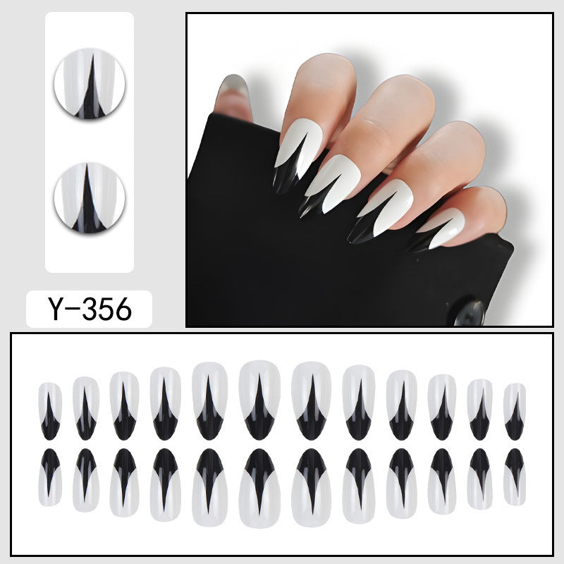 Faux ongles finis à porter avec des embouts d'usure Nail Art