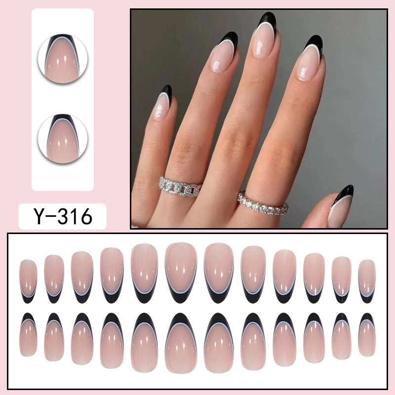 Faux ongles finis à porter avec des embouts d'usure Nail Art