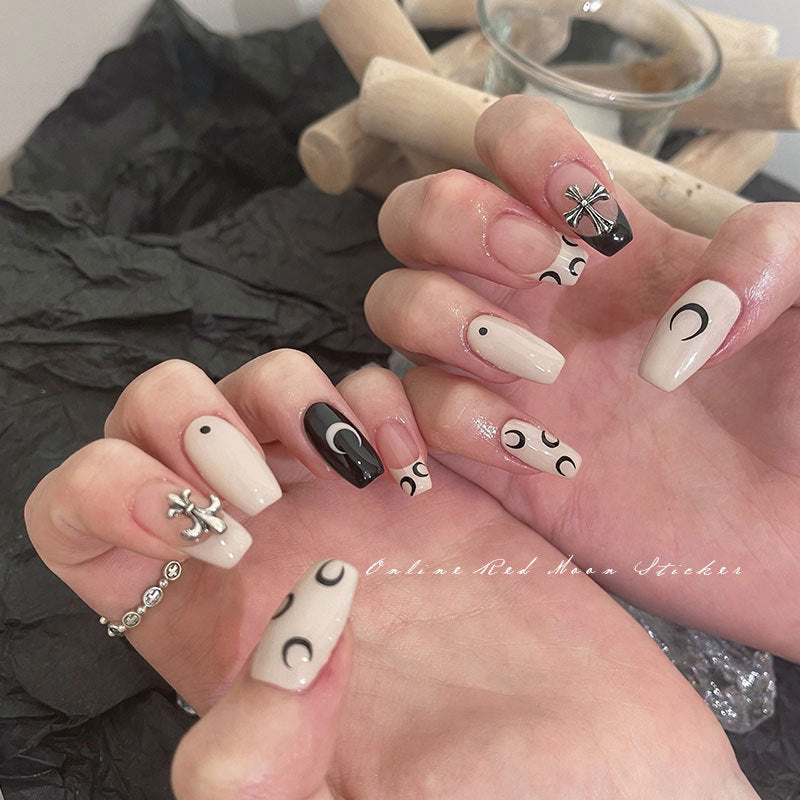 Autocollants pour ongles en forme de croissant de lune blanche et de cœur