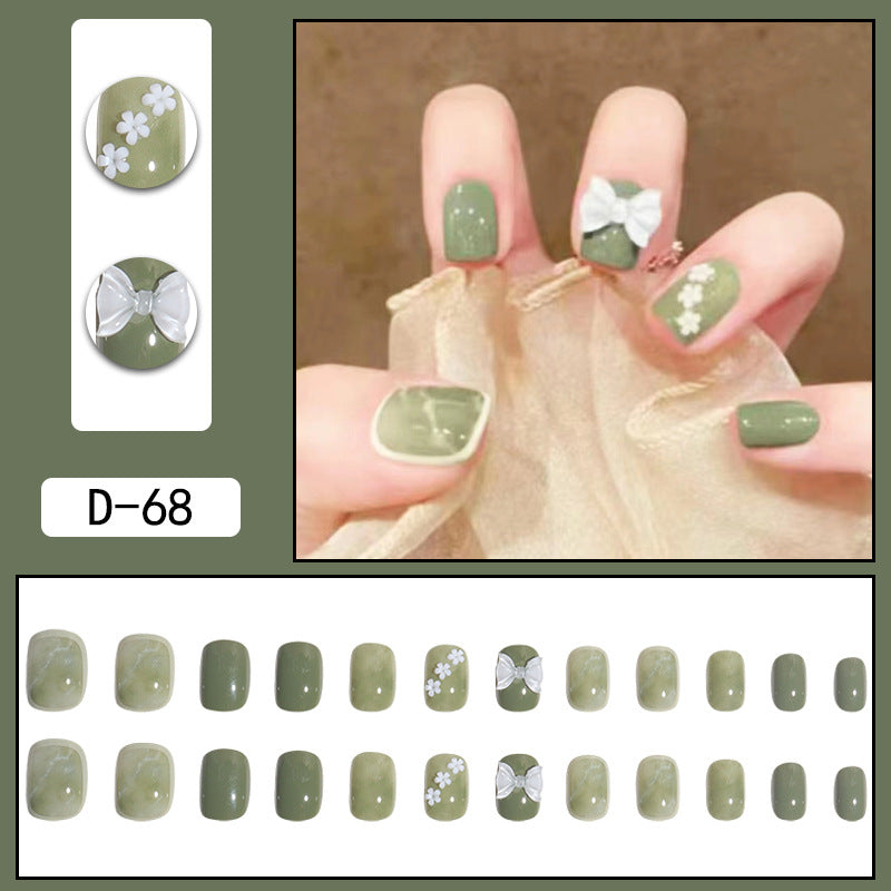 Porter une manucure à pointe Pure Desire Hot Nail Art