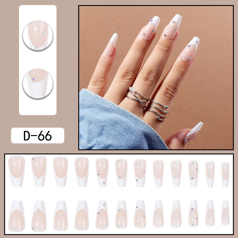 Porter une manucure à pointe Pure Desire Hot Nail Art