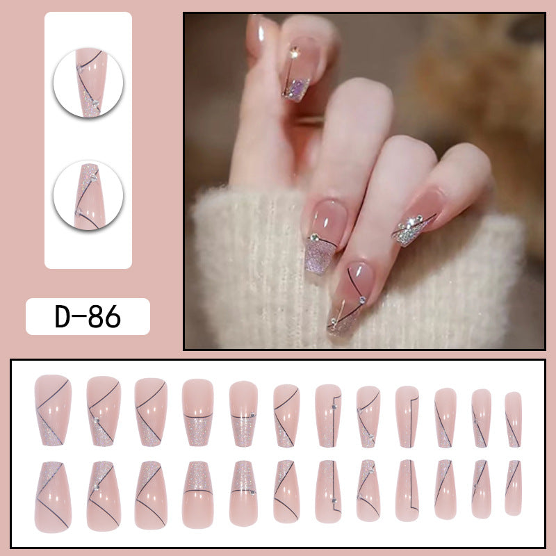 Porter une manucure à pointe Pure Desire Hot Nail Art