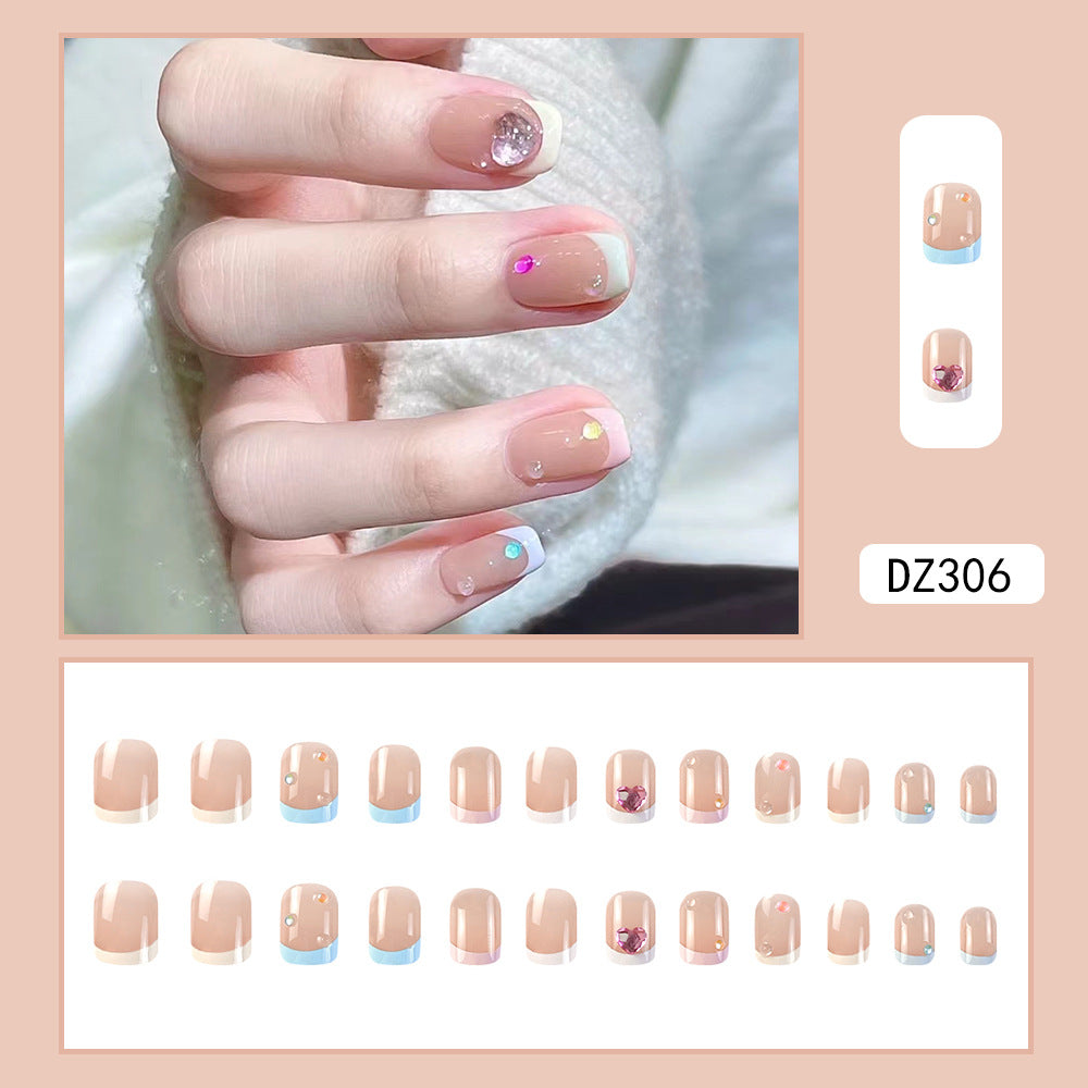 Nail Art avec patch de fleurs étoilées mi-longues