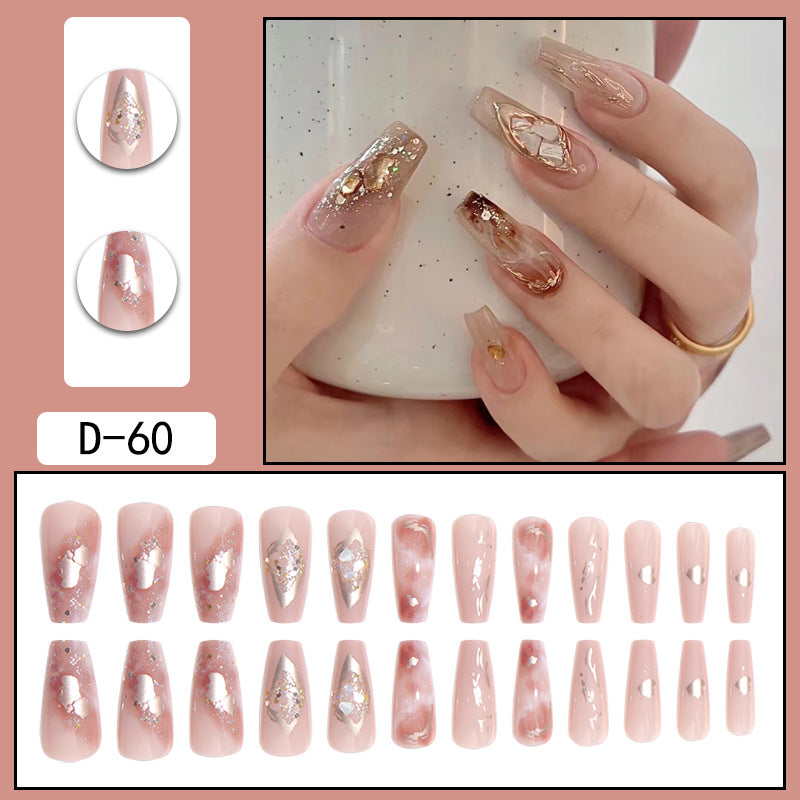 Porter une manucure à pointe Pure Desire Hot Nail Art