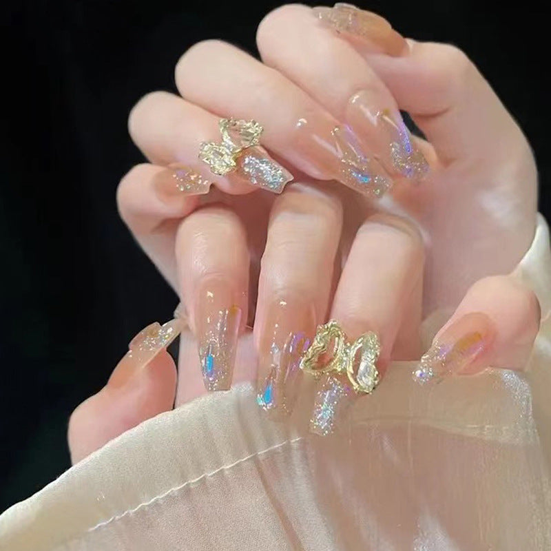 Pièce de nail art avec finition transparente en couleur glace et simplicité française