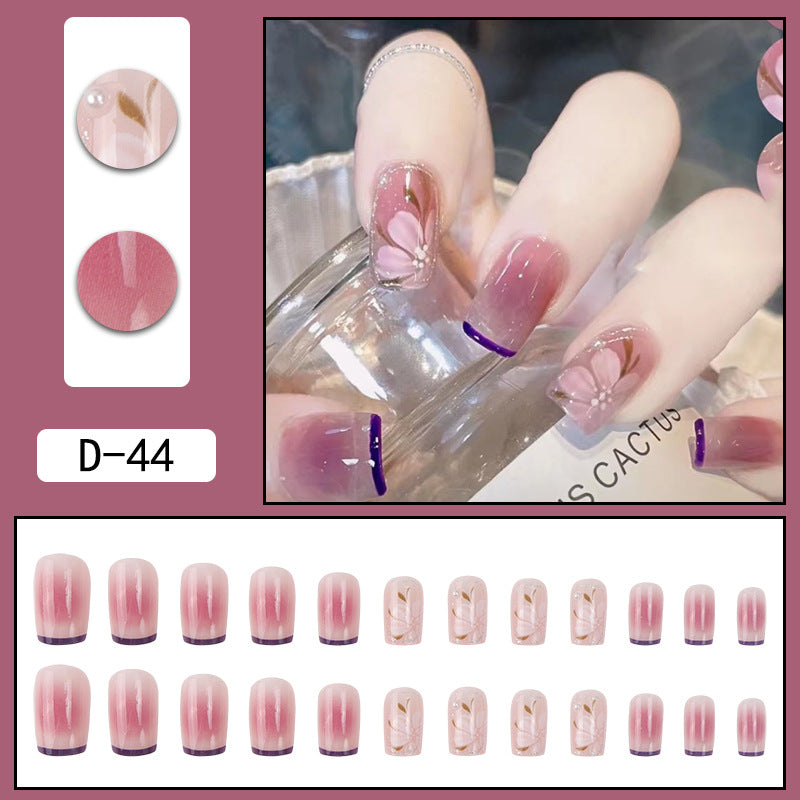 Porter une manucure à pointe Pure Desire Hot Nail Art