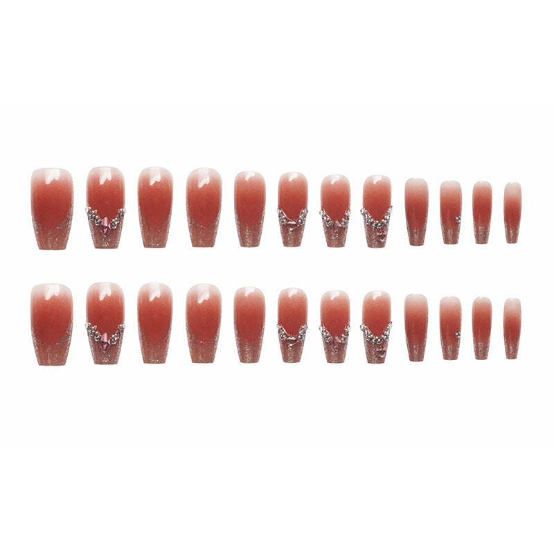 Faux ongles longs et manucure blush sweetheart