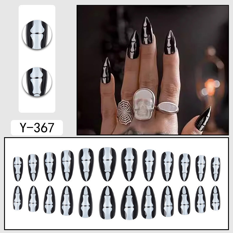 Faux ongles finis à porter avec des embouts d'usure Nail Art