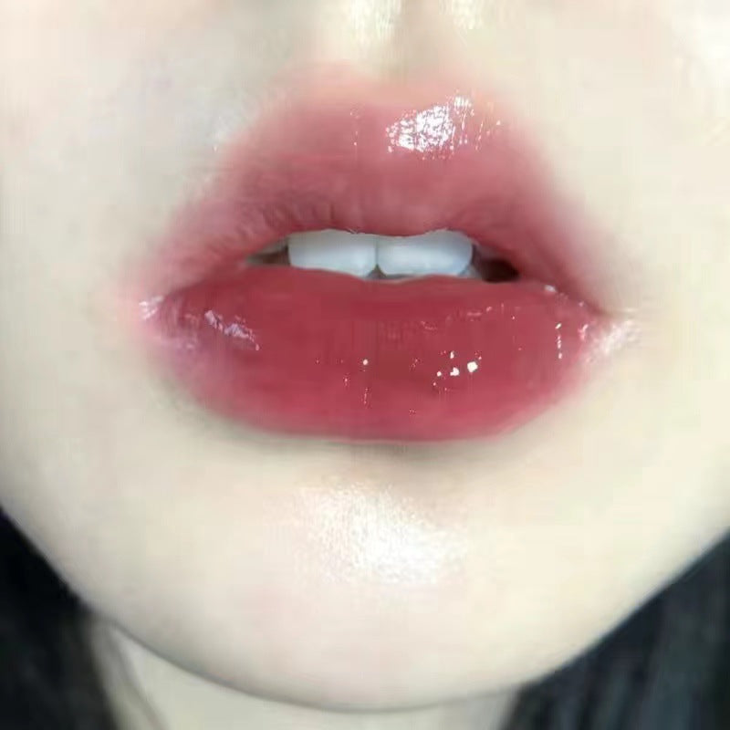 To Fade Film Forming Light Sensitive Lip Glosses