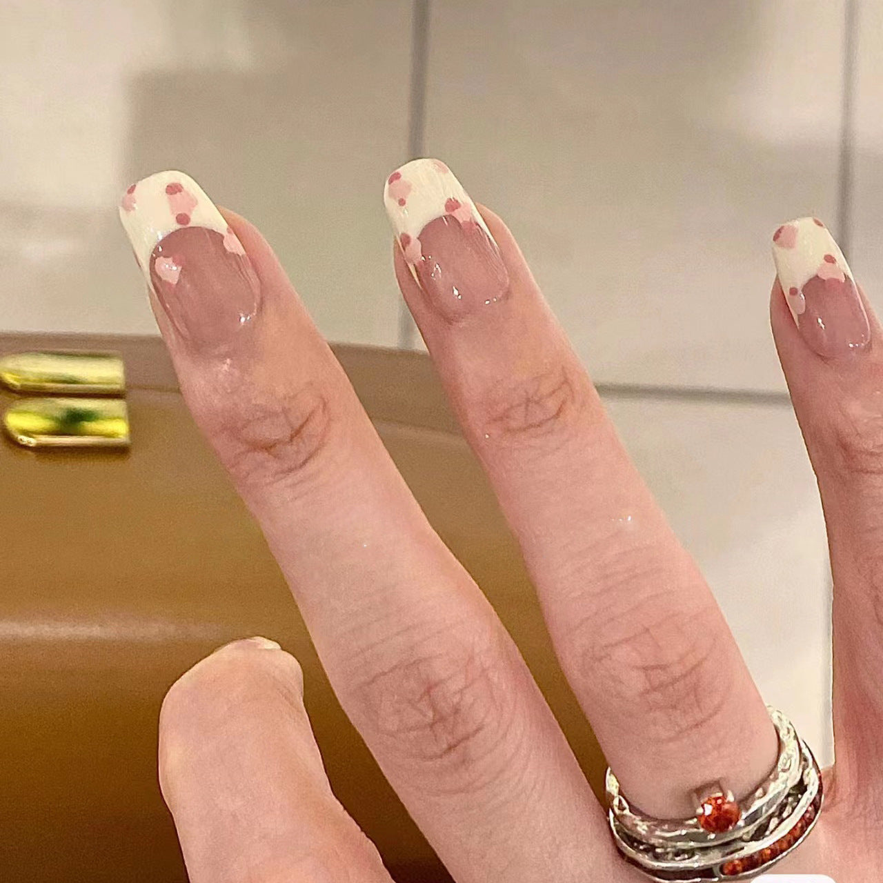 Portez des autocollants pour ongles doux à imprimé léopard rose français