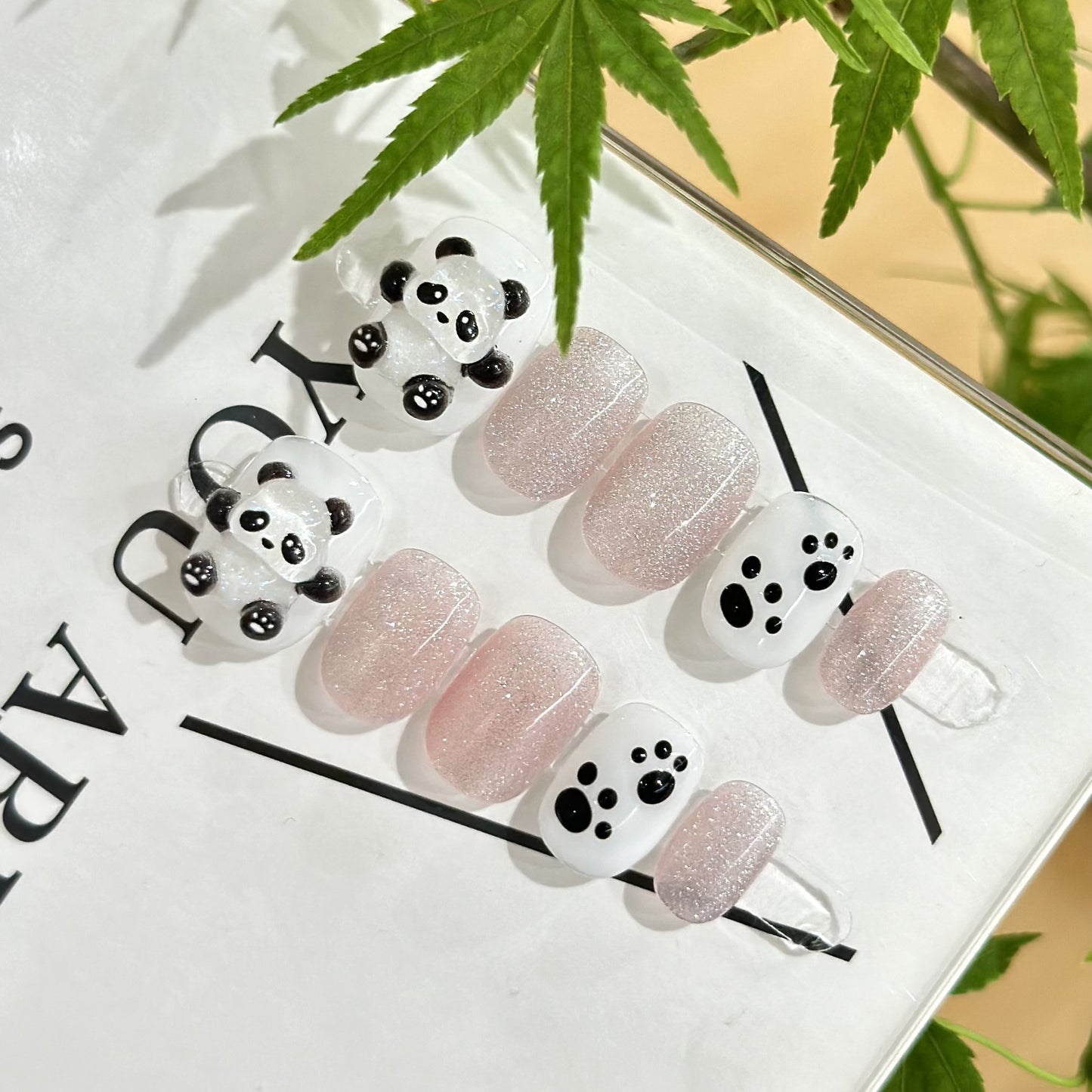 Autocollants pour ongles mignons en forme de panda tridimensionnel pour chat court d'été de haute qualité