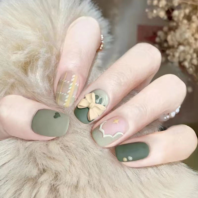 Nail Art court amovible fait main givré à motif papillon vert