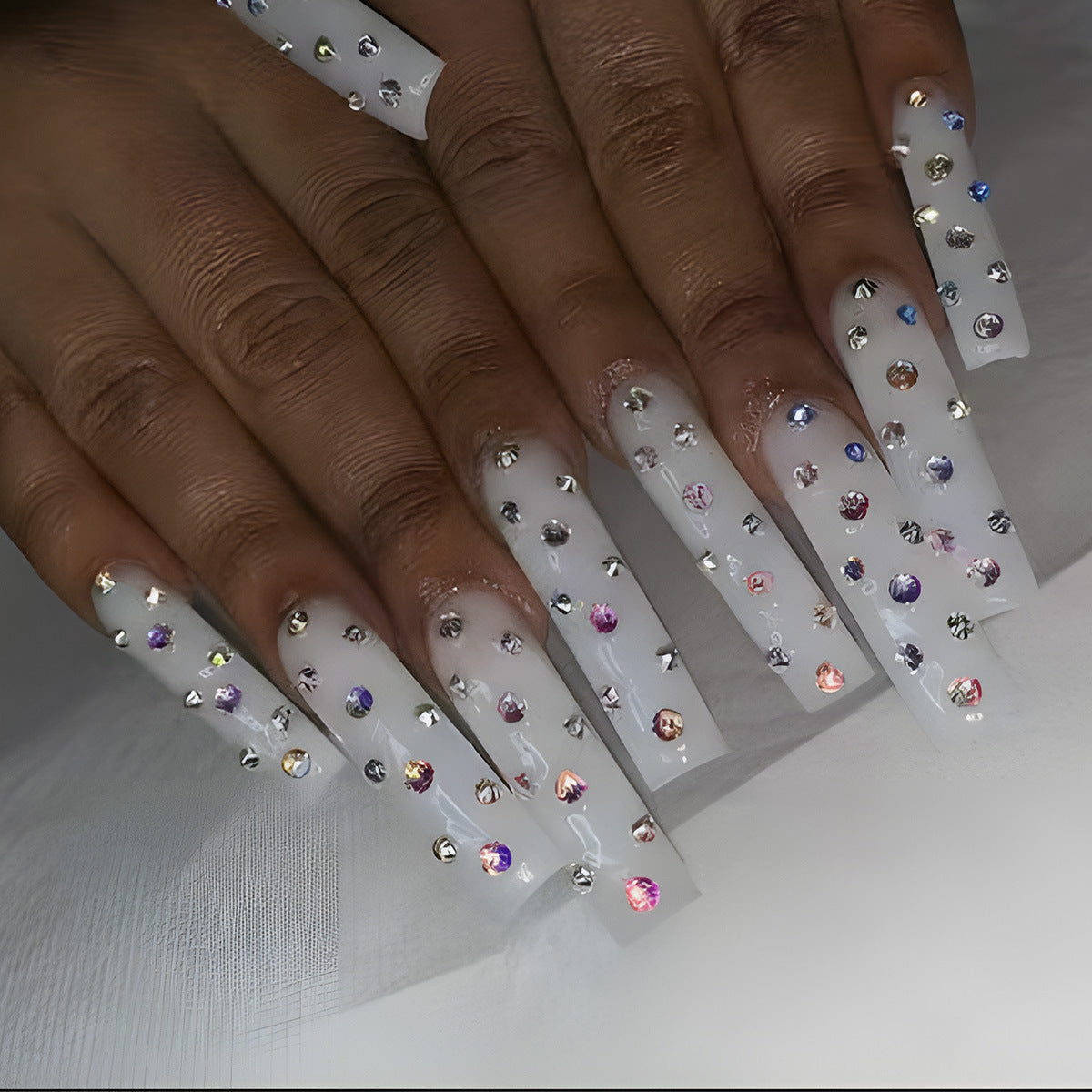 Embout d'usure simple et coloré avec cristaux amovibles pour nail art