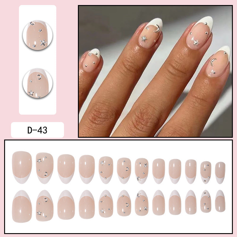 Porter une manucure à pointe Pure Desire Hot Nail Art