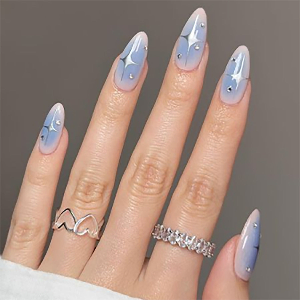 Blue Blooming Almond Wear Tip Fake Nail Art