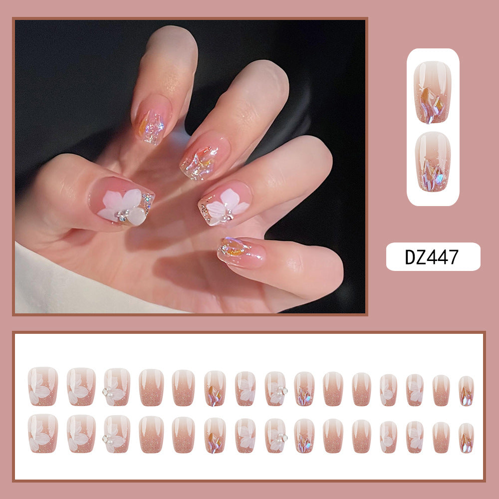 Nail Art avec patch de fleurs étoilées mi-longues