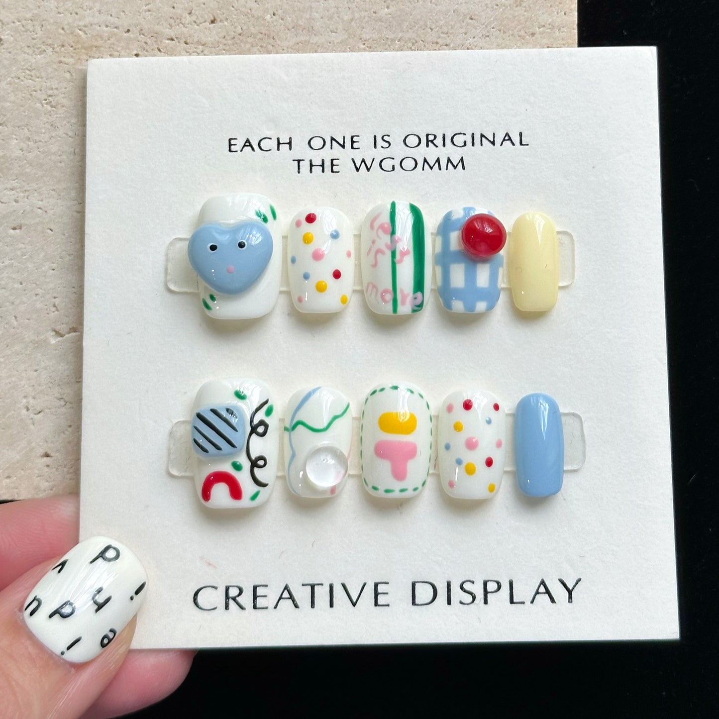 Manucure faite à la main, nail art mignon de haute qualité