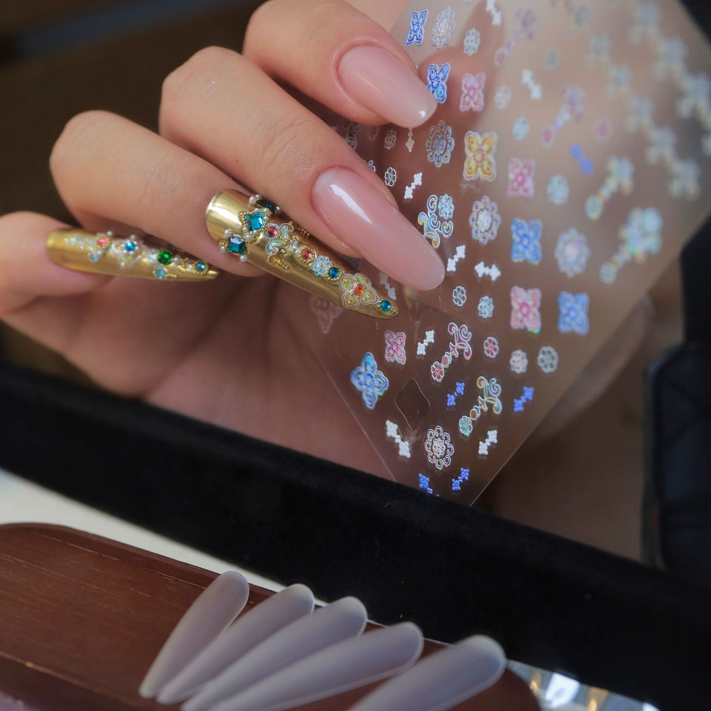 Shell Light National Style Palace Concubine Nail Stickers