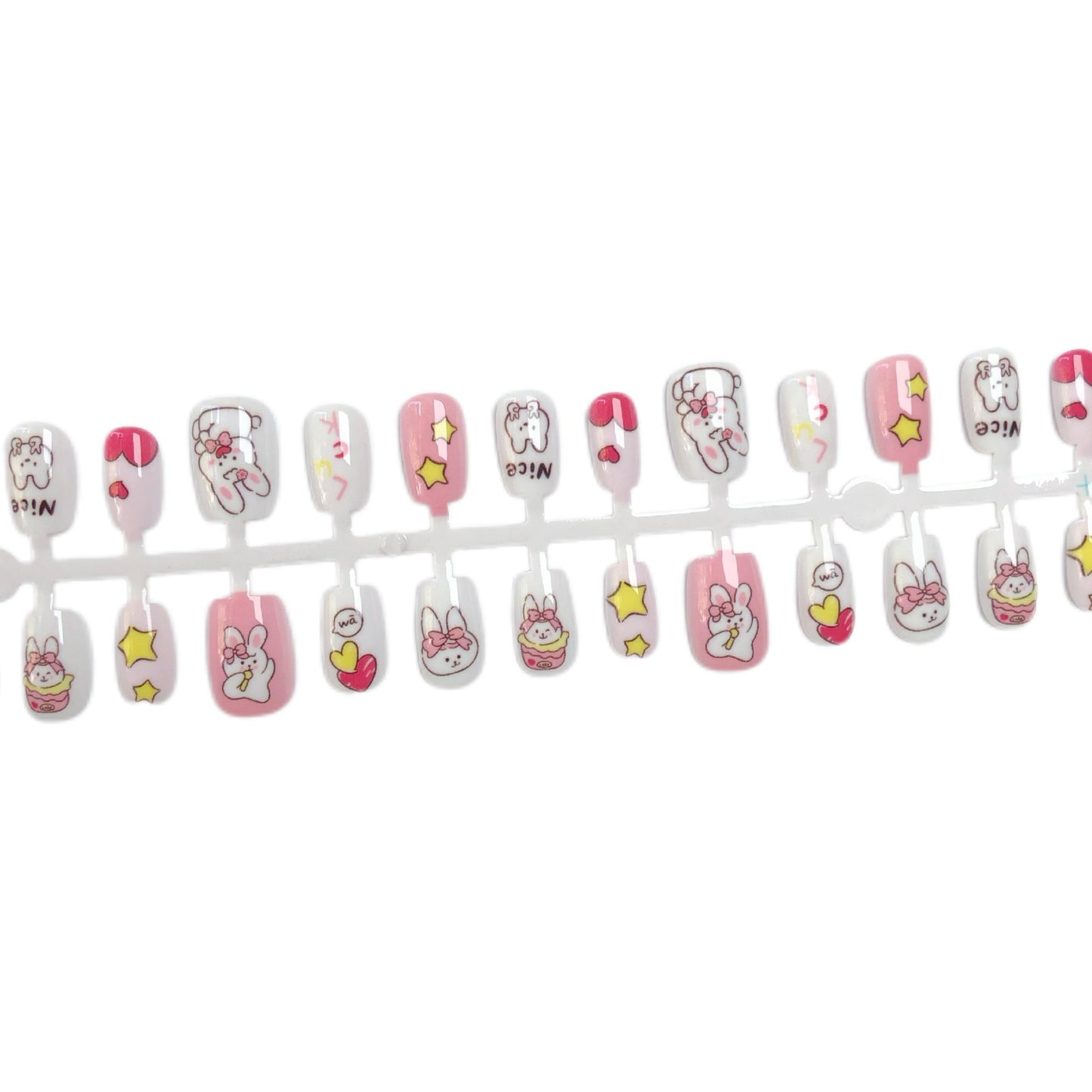 Dessin animé lapin caramel portant un joli coeur nail art