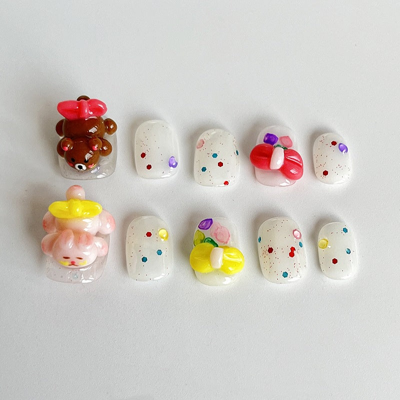 Portez un joli nail art en trois dimensions avec un dessin animé