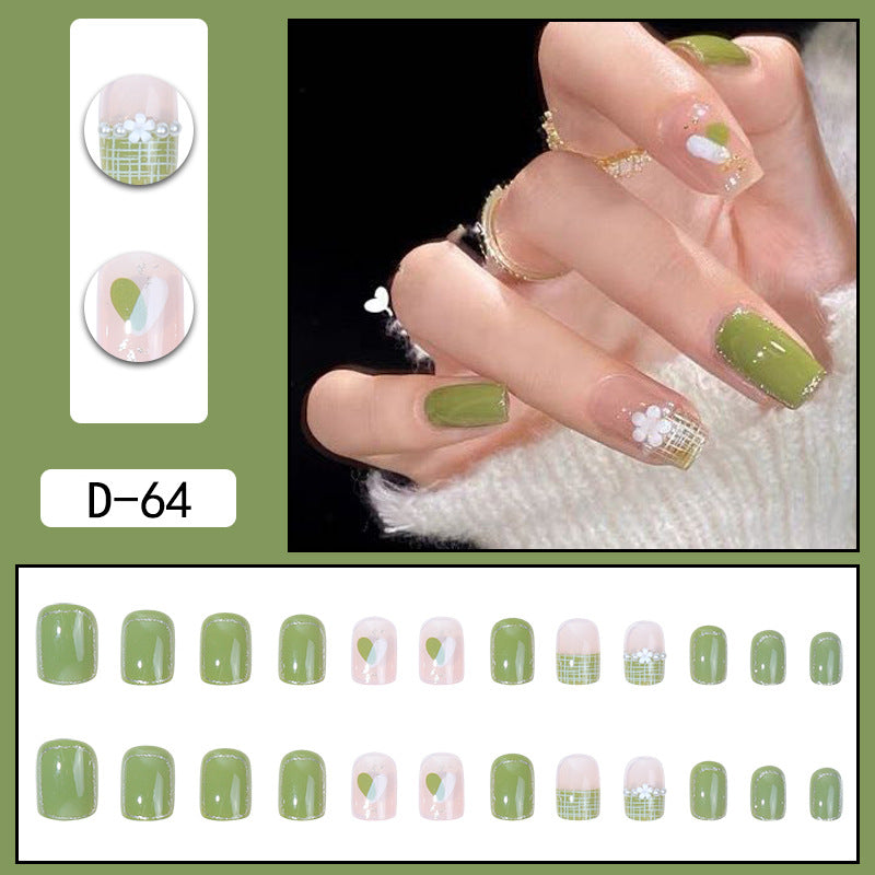 Porter une manucure à pointe Pure Desire Hot Nail Art