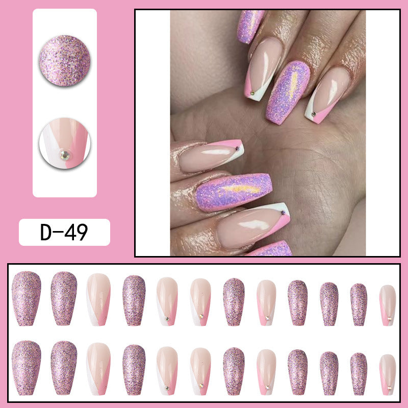 Porter une manucure à pointe Pure Desire Hot Nail Art