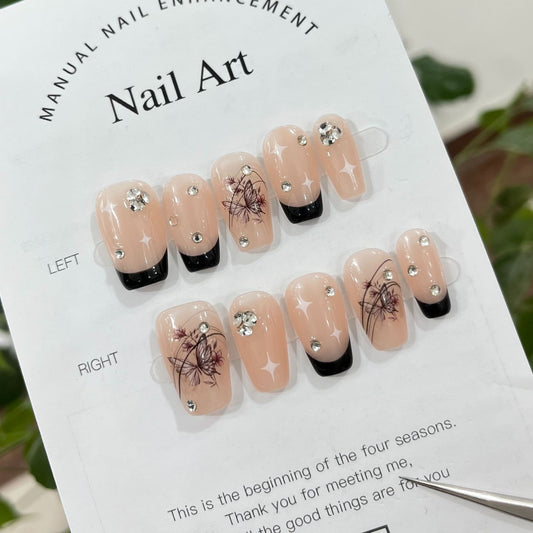 Nail art papillon court et petit à porter au quotidien fait à la main