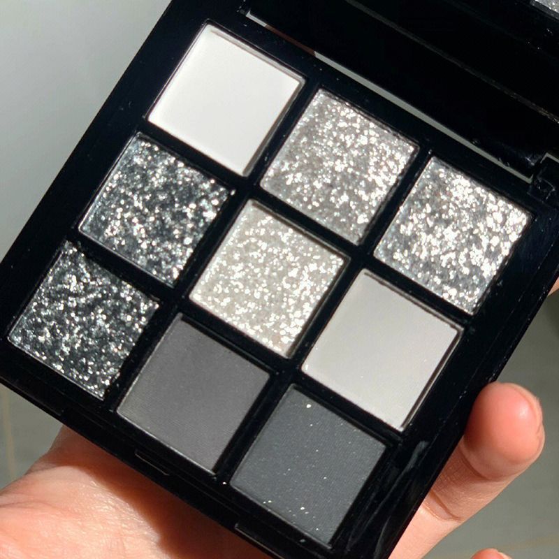 Plate Pearlescent Thin Glittering Dark Metal Eyeshadow