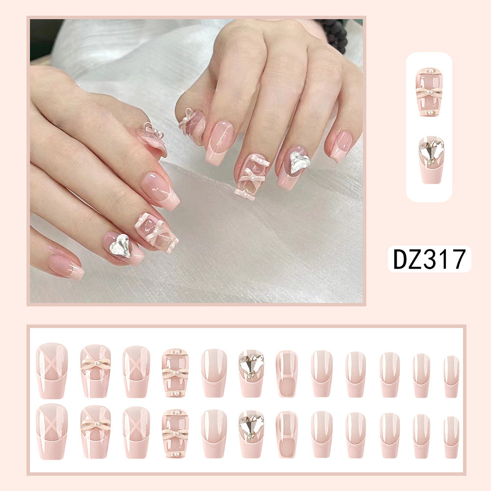 Nail Art avec patch de fleurs étoilées mi-longues