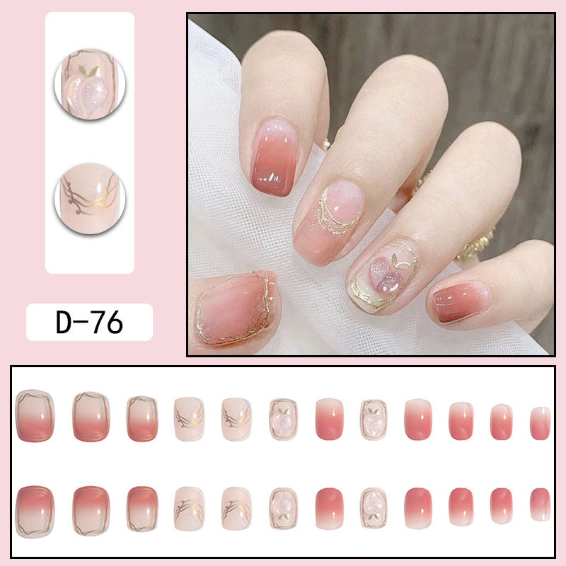 Porter une manucure à pointe Pure Desire Hot Nail Art