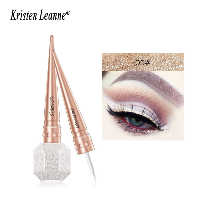 Eyeliner nacré couleur diamant brisé brillant