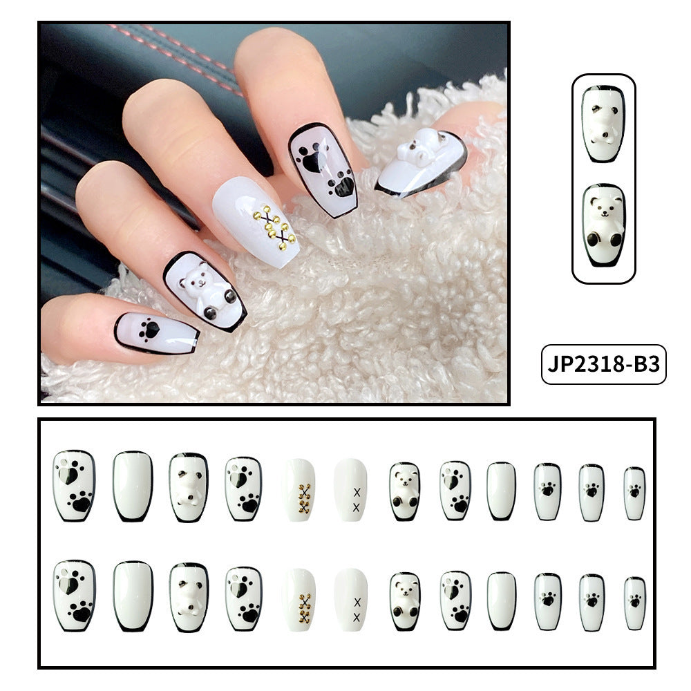 Nail Art avec patch de fleurs étoilées mi-longues